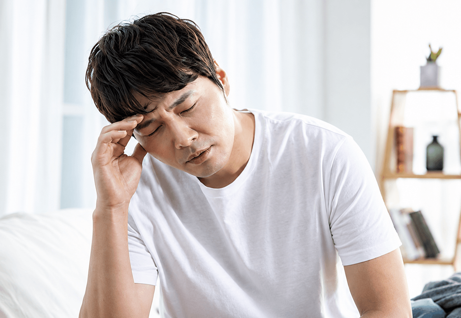 피로와 두통을 호소하는 남성